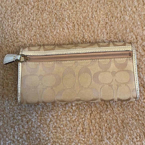 Used Coach wallet - Picture 2 of 4